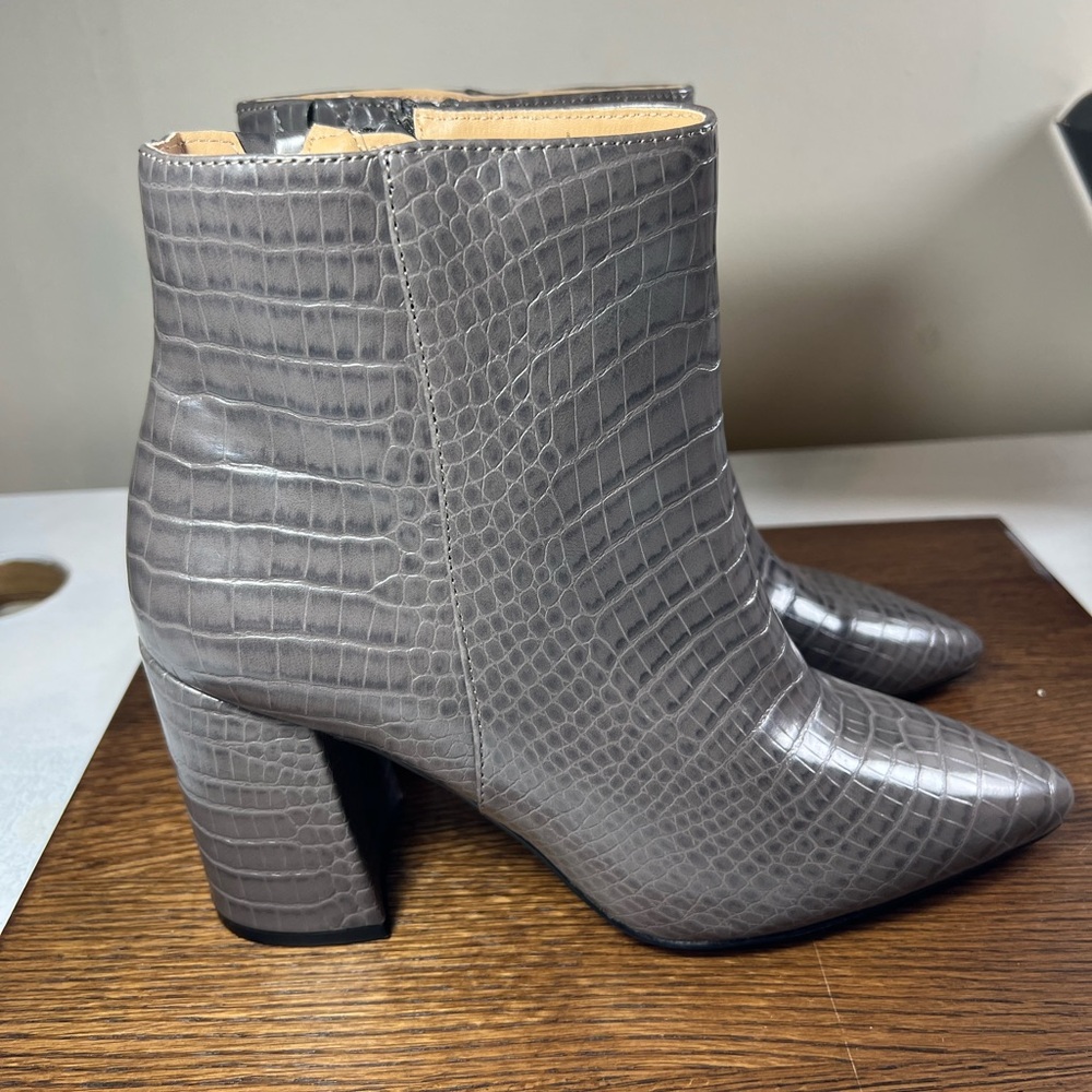 Express Gray Crocodile-Patterned Ankle Booties Si… - image 4